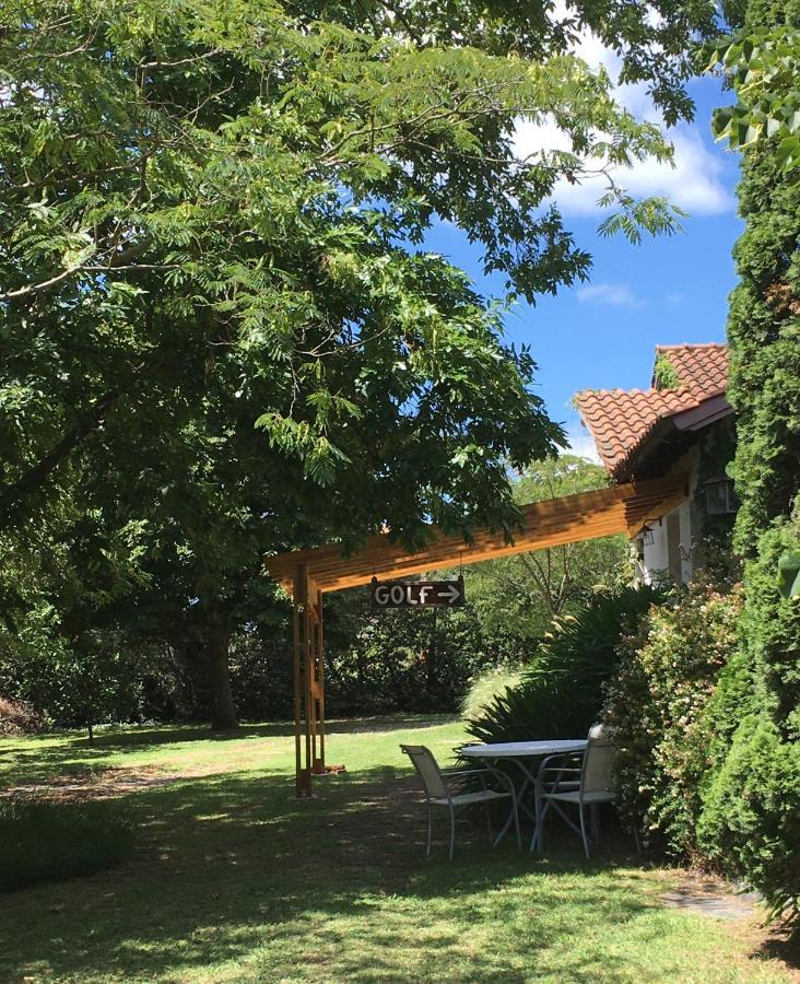 Golf - Casa De Huespedes Villa Tandil Buitenkant foto