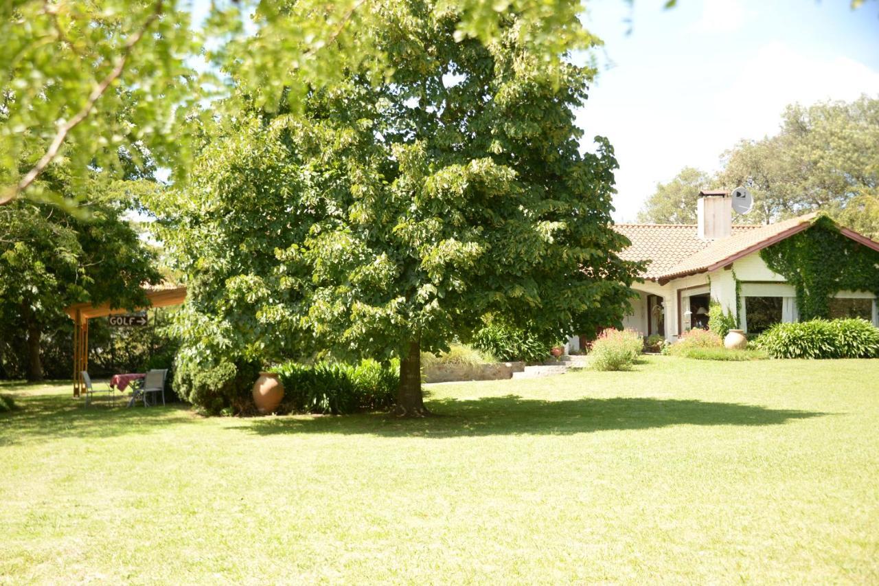 Golf - Casa De Huespedes Villa Tandil Buitenkant foto